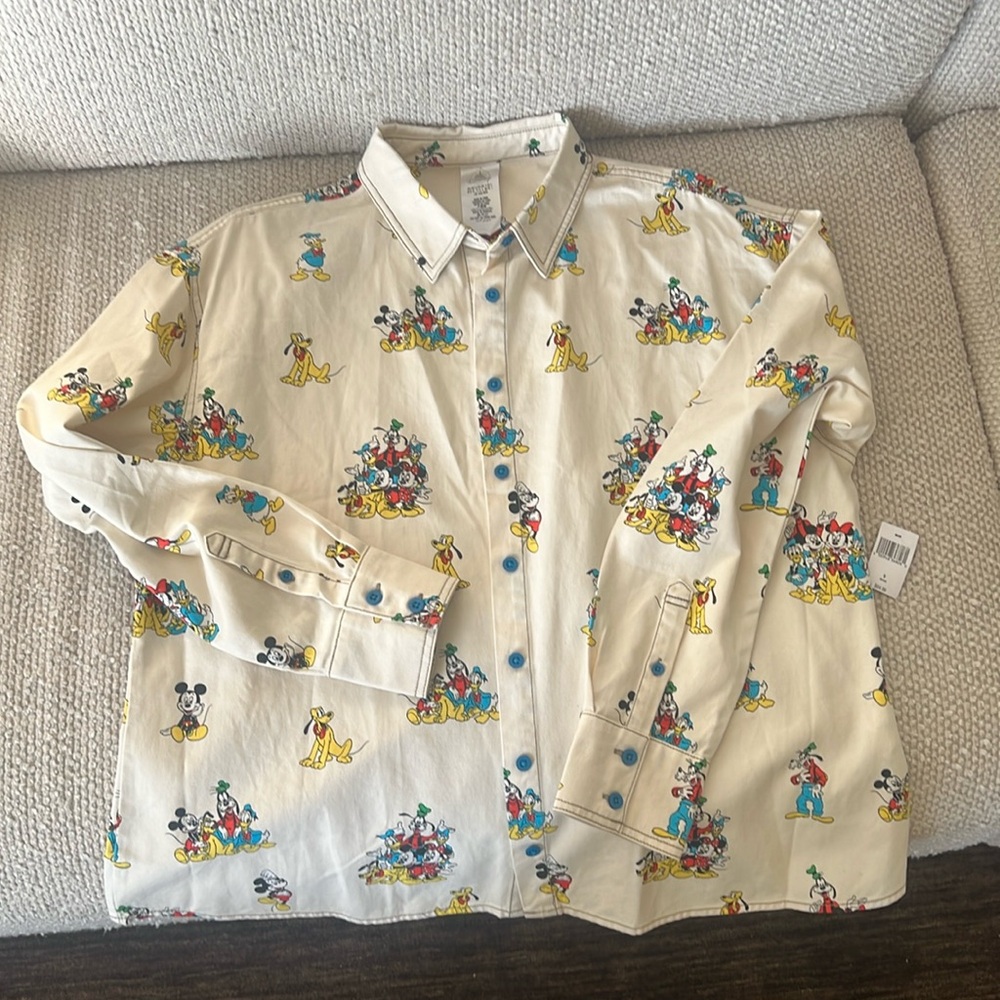 New With tags - Disney shirt Small